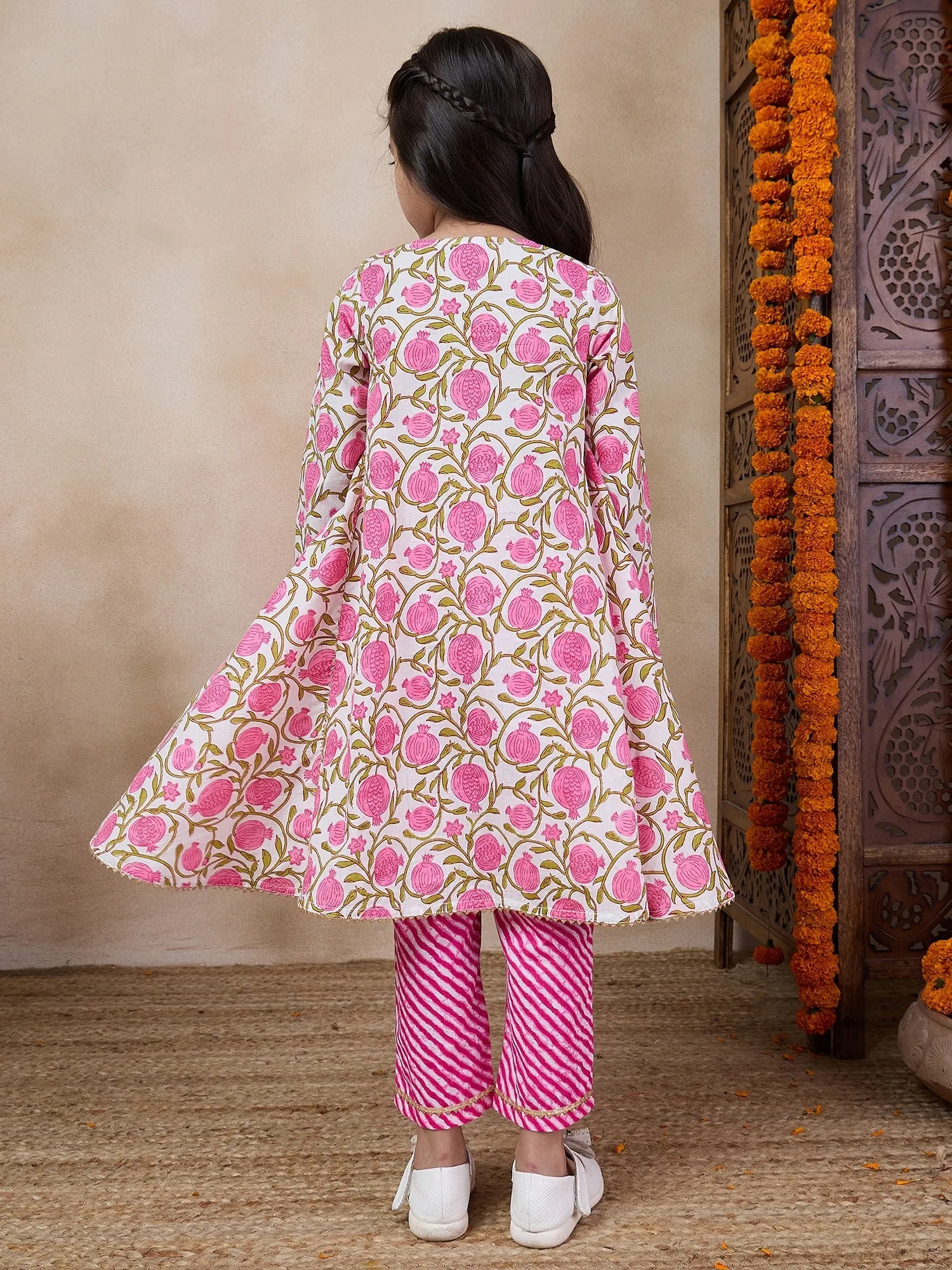 Girls Floral Printed Regular Kurta With Trousers